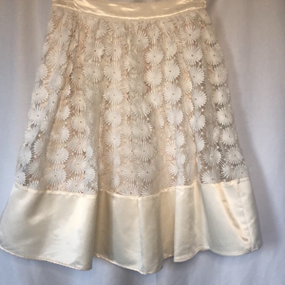 RYU cream and light gold layered crochet floral flared skirt. Size Small. - Picture 2 of 11